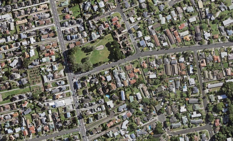 2/7 Grande Vue Road, Hillpark, Auckland - Carousel 1