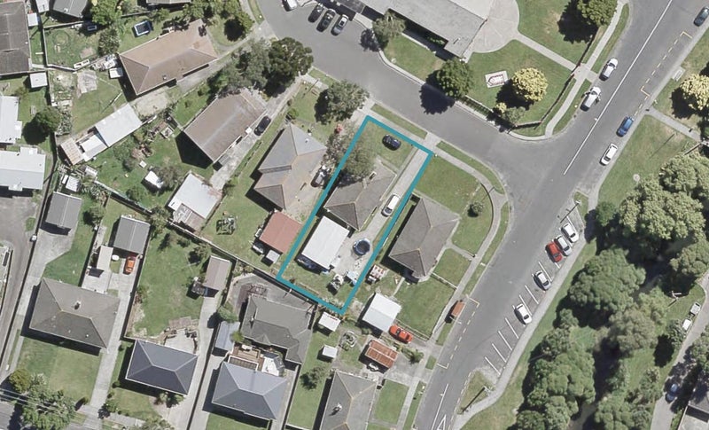 1 Puketapu Grove, Waiwhetu, Lower Hutt - Carousel 1
