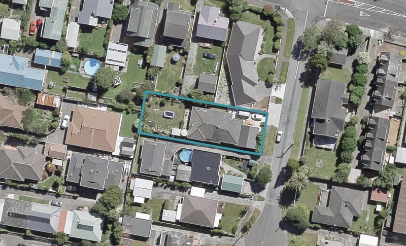7 Saulbrey Grove, Woburn, Lower Hutt - Carousel 1
