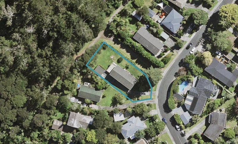 8 Kawaka Street, Titirangi, Auckland - Carousel 1