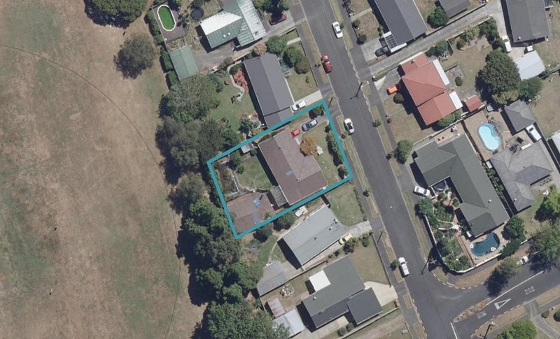 43 Regent Street, Silverdale, Hamilton - Carousel 1