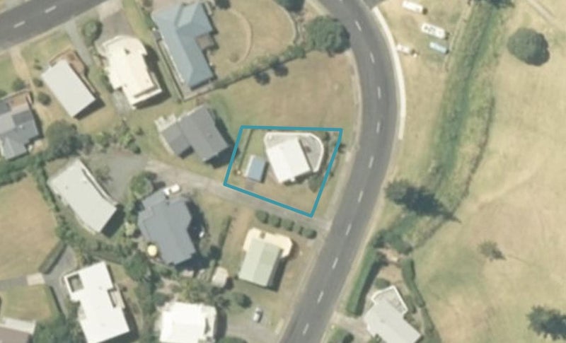218 Onemana Drive, Onemana, Whangamatā - Carousel 1