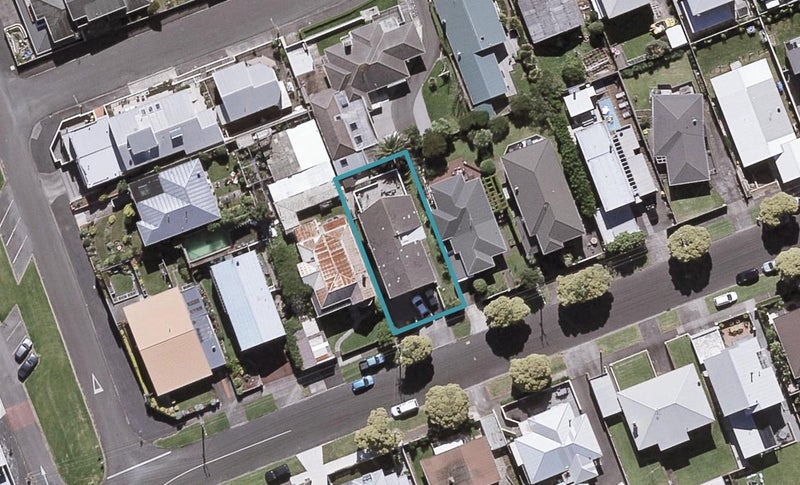 7 McLean Street, Strandon, New Plymouth - Carousel 1