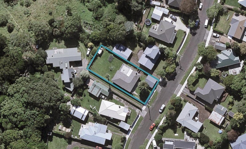 33 Budleigh Street, Frankleigh Park, New Plymouth - Carousel 1
