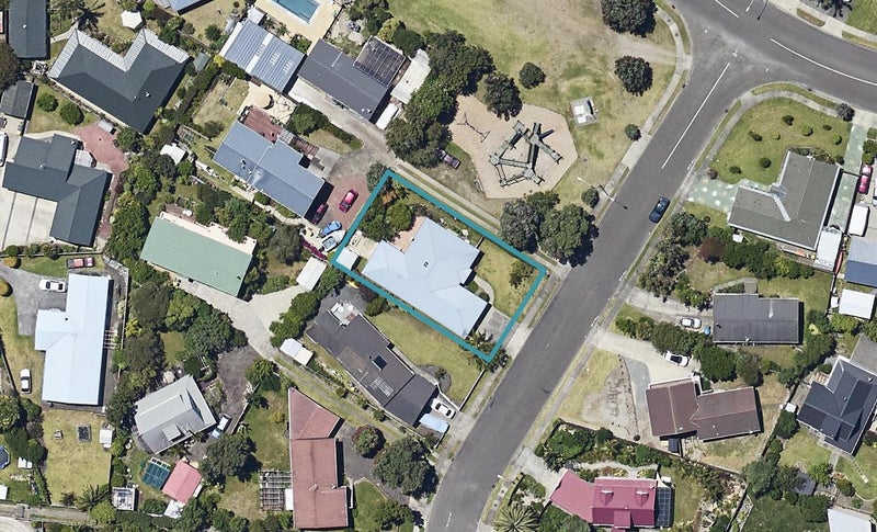 8 The Glebe, Coastlands, Whakatane - Carousel 1