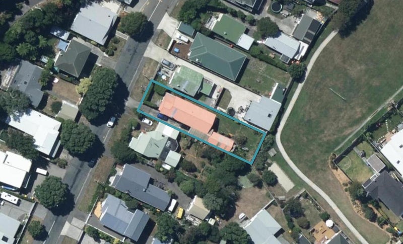 8 Airlie Road, Plimmerton, Porirua - Carousel 1