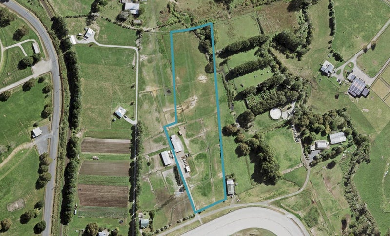 19 Trotting Course Drive, Kumeū - Carousel 1