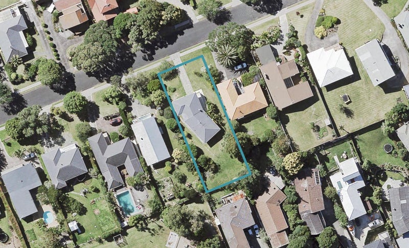34 Mayfair Crescent, Mairangi Bay, Auckland - Carousel 1