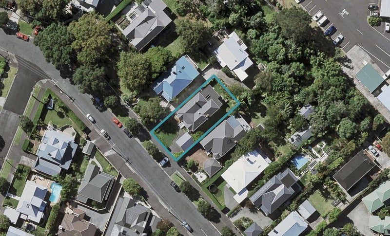 10 Waterview Road, Stanley Point, Auckland - Carousel 1