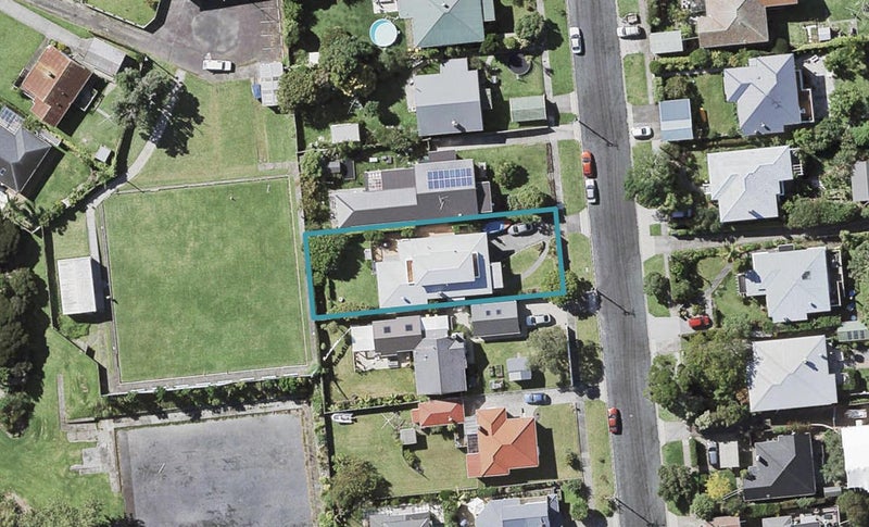 18 Niccol Avenue, Narrow Neck, Auckland - Carousel 1