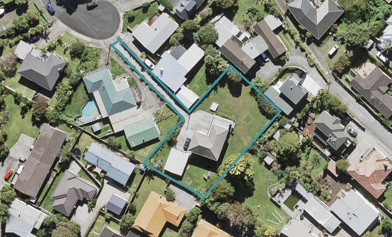 13 Harding Avenue, Te Atatu South, Auckland - Carousel 1