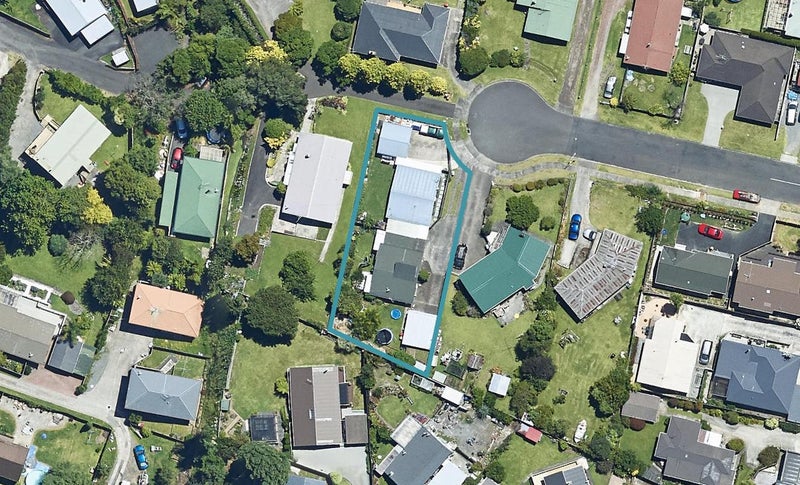 8 Wayne Place, Judea, Tauranga - Carousel 1