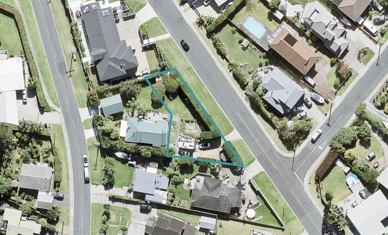 8 Crown Road, Tindalls Beach, Whangaparaoa - Carousel 1