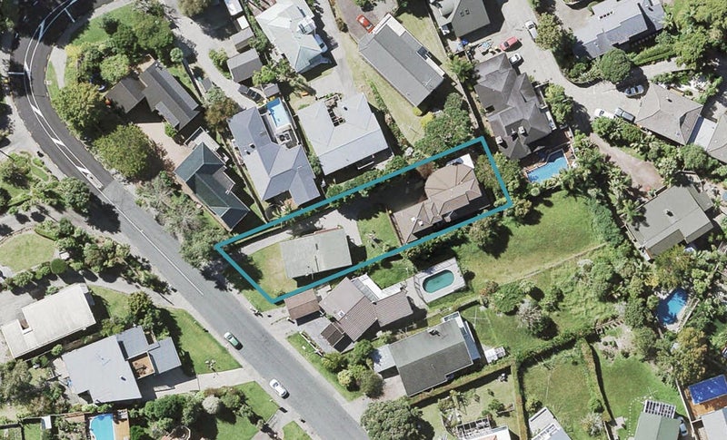 1/5 Clematis Avenue, Murrays Bay, Auckland - Carousel 1