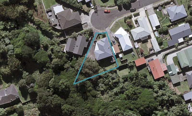 9 Margaret Place, Merrilands, New Plymouth - Carousel 1