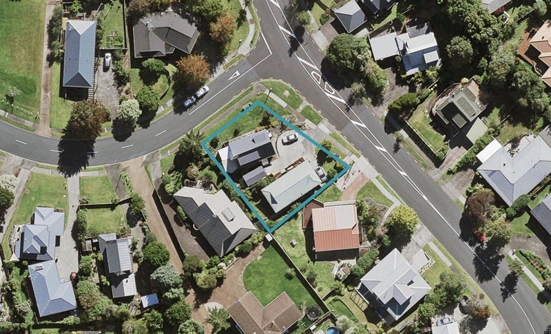 1/12 Unsworth Drive, Unsworth Heights, Auckland - Carousel 1