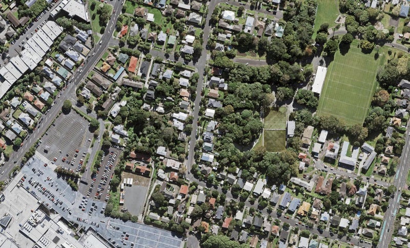 39 Aroha Avenue, Sandringham, Auckland - Carousel 1