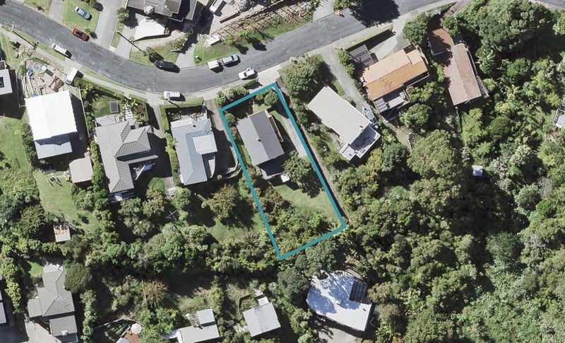 12 Peter Terrace, Castor Bay, Auckland - Carousel 1