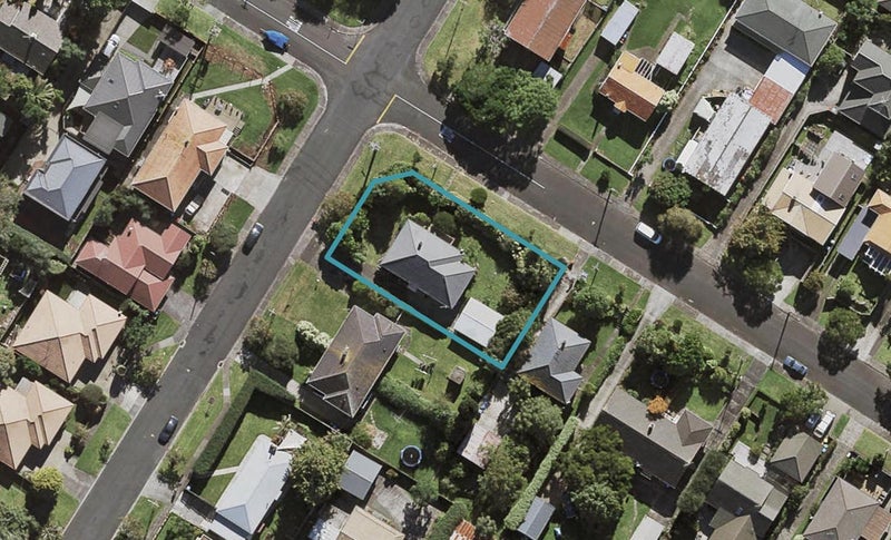 25 Kowhatu Road, One Tree Hill, Auckland - Carousel 1