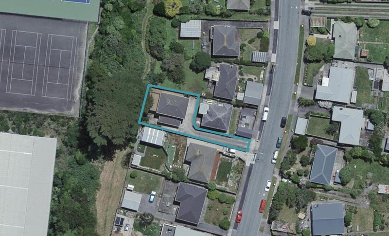 34A Taylor Terrace, Tawa, Wellington - Carousel 1