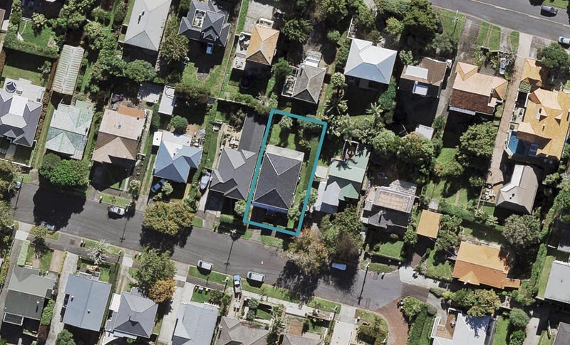 20 Rewa Road, Three Kings, Auckland - Carousel 1