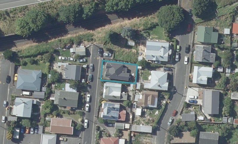 12 Catherine Street, Caversham, Dunedin - Carousel 1