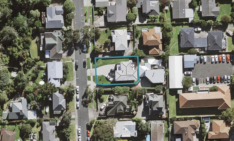 9 Park Avenue, Northcote, Auckland - Carousel 1