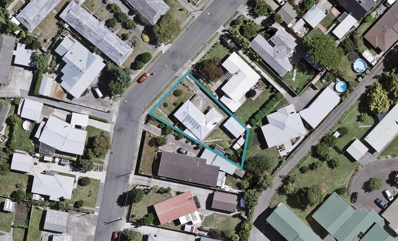8 Holyrood Street, Taradale, Napier - Carousel 1