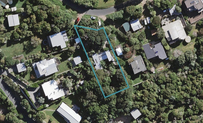 1 Makora Avenue, Oneroa, Waiheke Island - Carousel 1