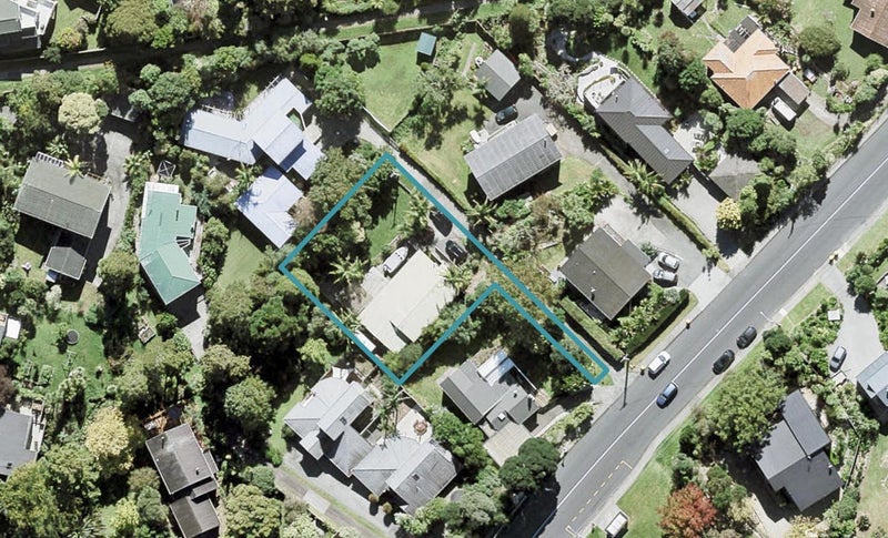 902 Beach Road, Waiake, Auckland - Carousel 1