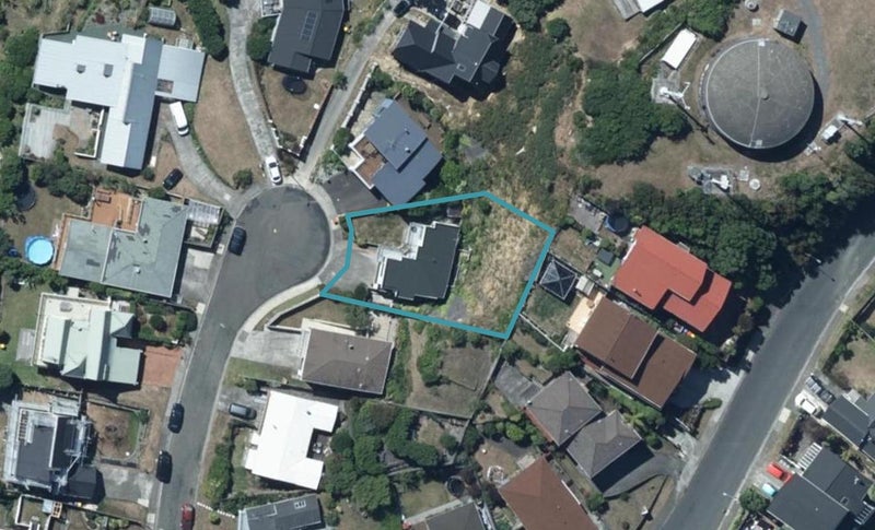 10 Tregear Place, Camborne, Porirua - Carousel 1