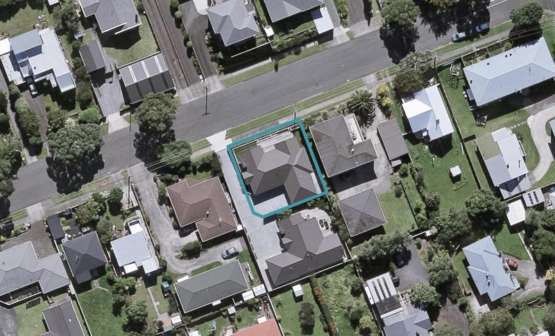 15 Whiteley Street, Moturoa, New Plymouth - Carousel 1