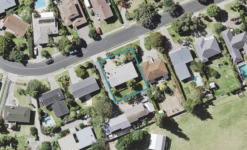 46 Mayfair Crescent, Mairangi Bay, Auckland - Carousel 1