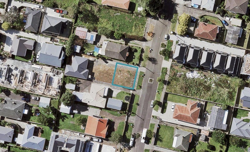 11A Holland Avenue, Point England, Auckland - Carousel 1
