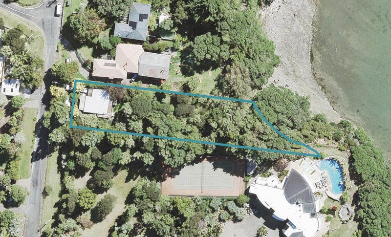 100 Kauri Point Road, Laingholm, Auckland - Carousel 1