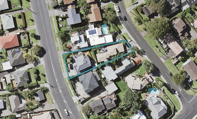 1/185 East Coast Road, Castor Bay, Auckland - Carousel 1