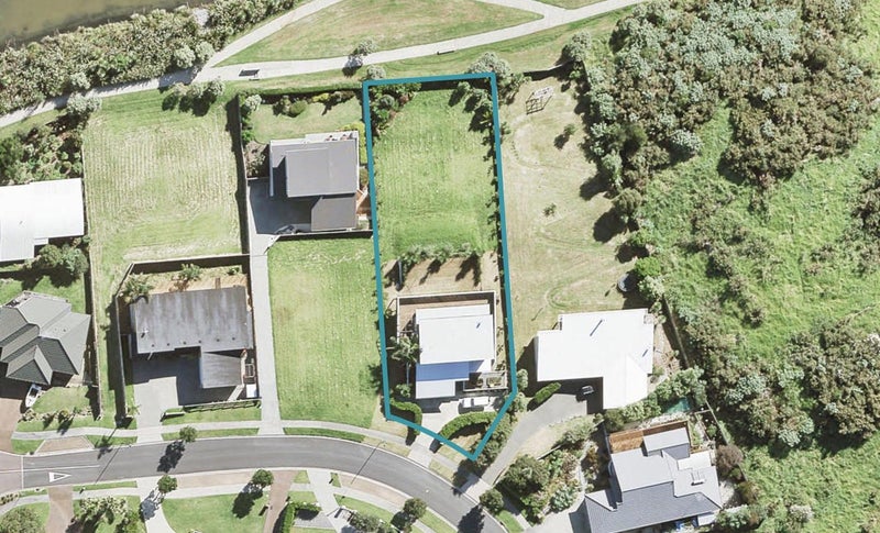 19 Hawaiian Parade, Arkles Bay, Whangaparaoa - Carousel 1
