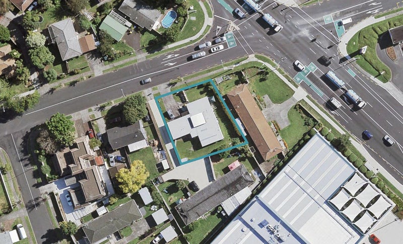 4 Walter Strevens Drive, Conifer Grove, Takanini - Carousel 1
