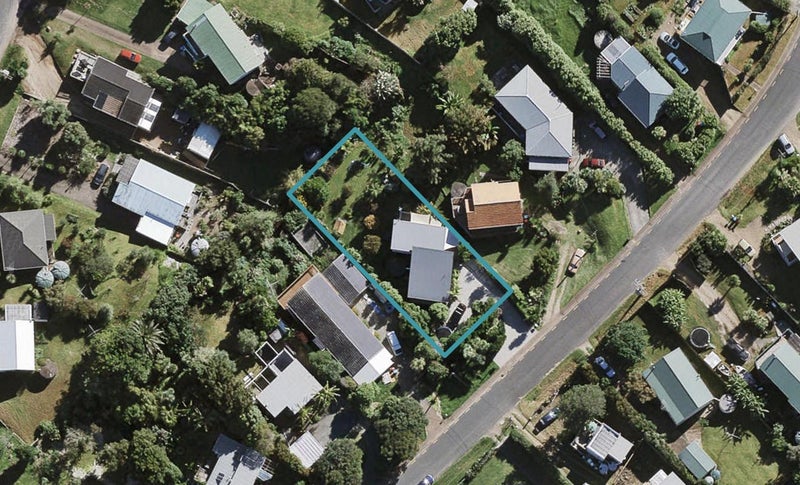 15 Jellicoe Parade, Surfdale, Waiheke Island - Carousel 1