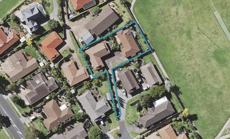 1/6 Kadina Place, Botany Downs, Auckland - Carousel 1