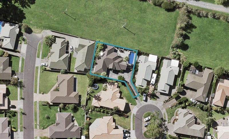 18 Arrathorne Place, Northpark, Auckland - Carousel 1