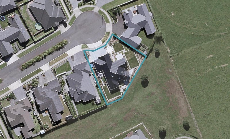 16 St Andrews Parkway, Waiwhakaiho, New Plymouth - Carousel 1