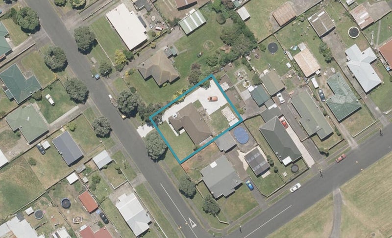 62 Thatcher Street, Castlecliff, Whanganui - Carousel 1