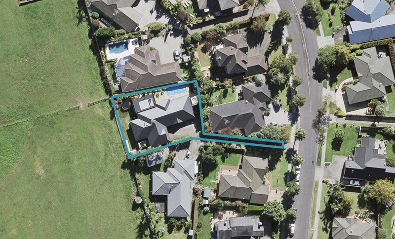 58 Te Wharau Drive, Greenhithe, Auckland - Carousel 1