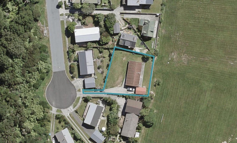 18 Whitechapel Grove, Stokes Valley, Lower Hutt - Carousel 1