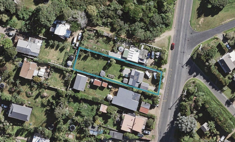 21 Surfdale Road, Surfdale, Waiheke Island - Carousel 1