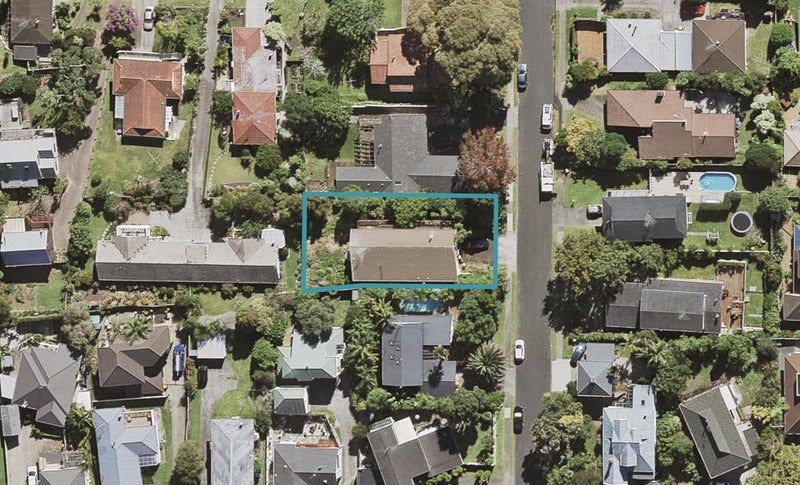 6 Paruru Avenue, Northcote, Auckland - Carousel 1