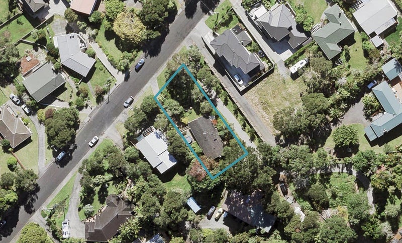 176 Cliff View Drive, Green Bay, Auckland - Carousel 1