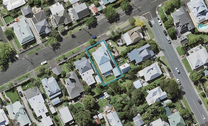 35 Abbotsford Terrace, Devonport, Auckland - Carousel 1