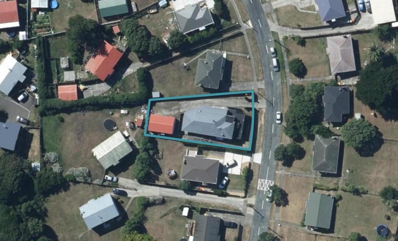 10 Taupiri Crescent, Titahi Bay, Porirua - Carousel 1